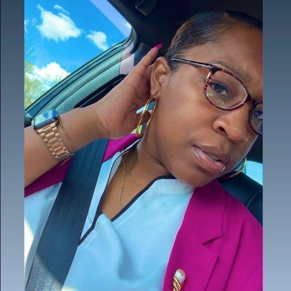 Meet your Posher, Rhea - Picture 4 of 5